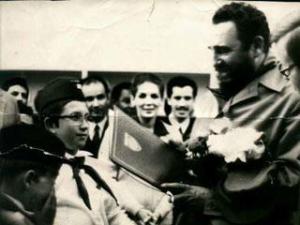 SED-Reisekader: Thomas Hartung als Erfurter Thälmann-Pionier 1972 mit Fidel Castro für diese Huldigung durfte Kommunist Hartung 1974 ganze 4 Wochen nach Kuba fliegen  heute ist Ex-SED Hartung stv. Landesvorsitzender der AfD Sachsen